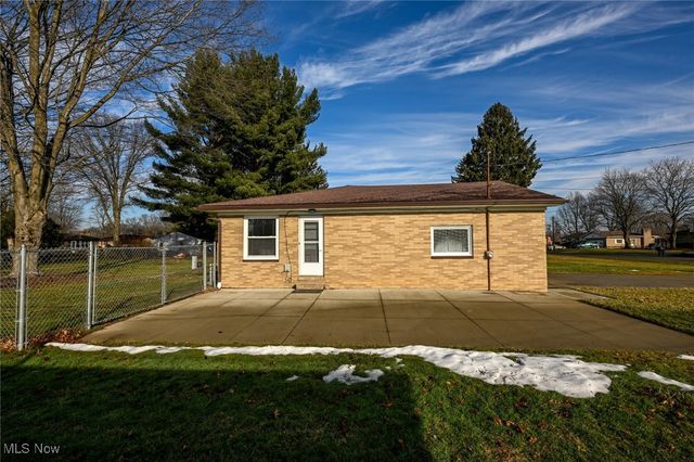 5042 Laddie Drive, New Franklin, OH 44319