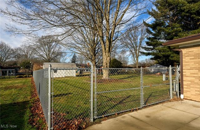 5042 Laddie Drive, New Franklin, OH 44319