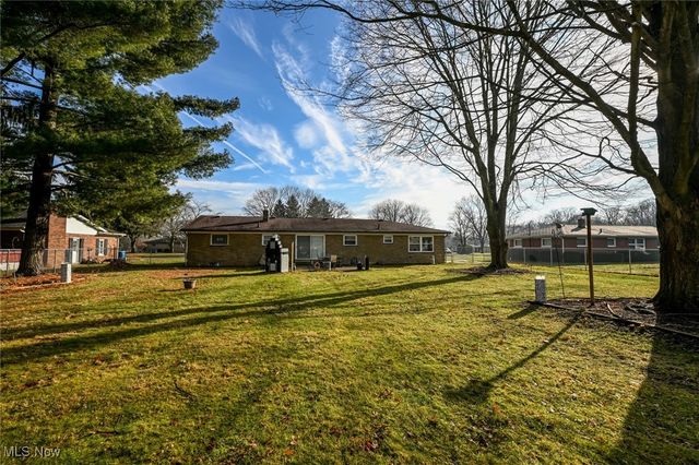 5042 Laddie Drive, New Franklin, OH 44319