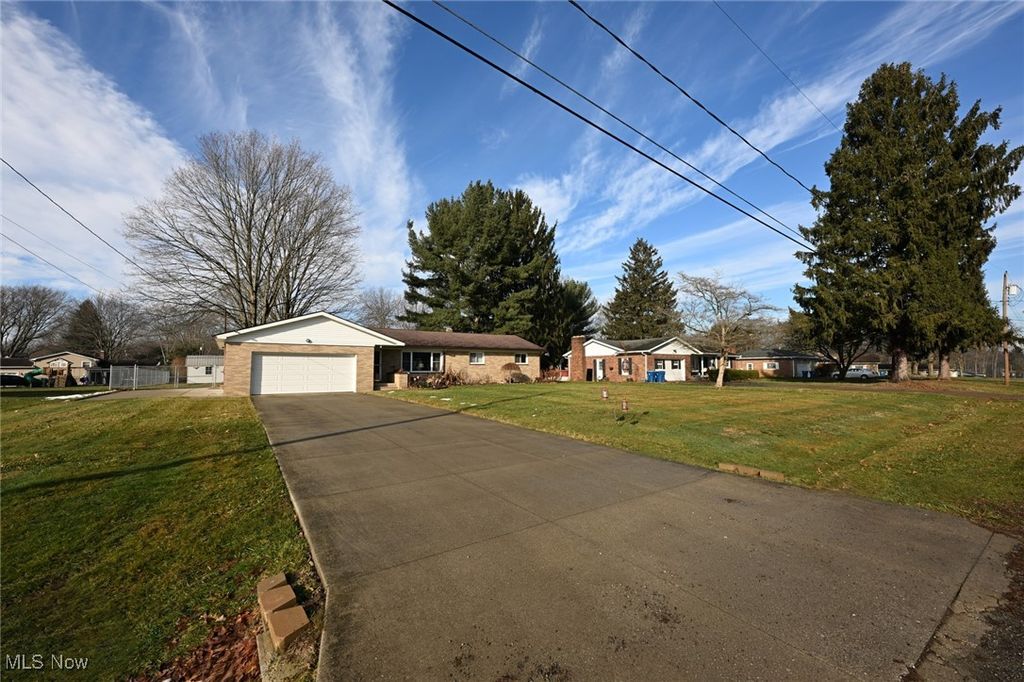 5042 Laddie Drive, New Franklin, OH 44319