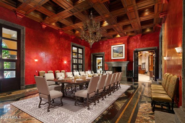 8100 N 68TH Street, Paradise Valley, AZ 85253