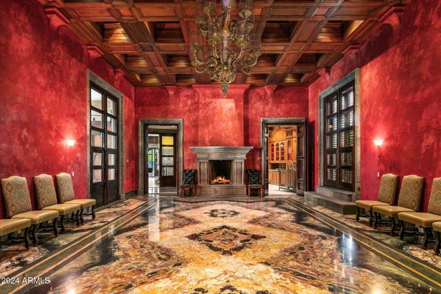 8100 N 68TH Street, Paradise Valley, AZ 85253