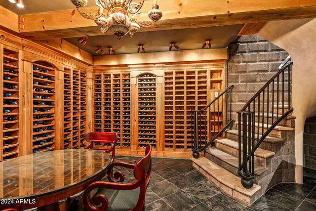 8100 N 68TH Street, Paradise Valley, AZ 85253