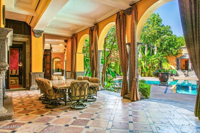 8100 N 68TH Street, Paradise Valley, AZ 85253