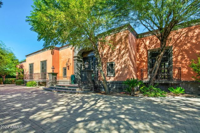 8100 N 68TH Street, Paradise Valley, AZ 85253