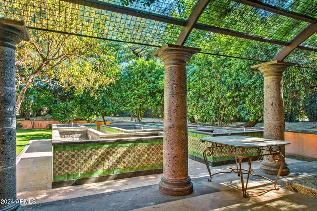 8100 N 68TH Street, Paradise Valley, AZ 85253