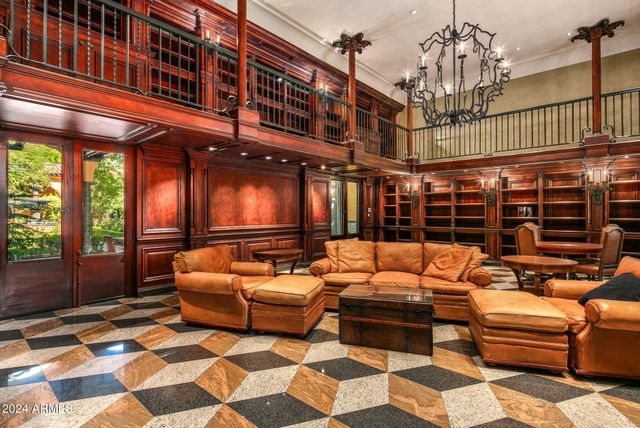 8100 N 68TH Street, Paradise Valley, AZ 85253