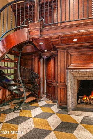 8100 N 68TH Street, Paradise Valley, AZ 85253