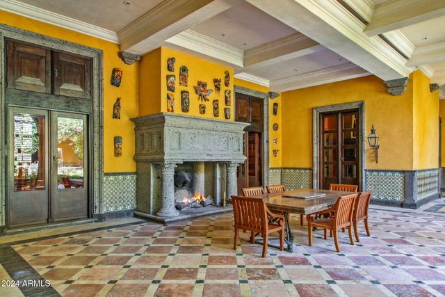 8100 N 68TH Street, Paradise Valley, AZ 85253