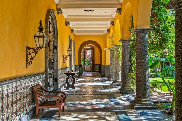 8100 N 68TH Street, Paradise Valley, AZ 85253