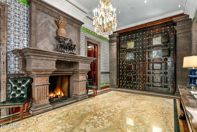 8100 N 68TH Street, Paradise Valley, AZ 85253