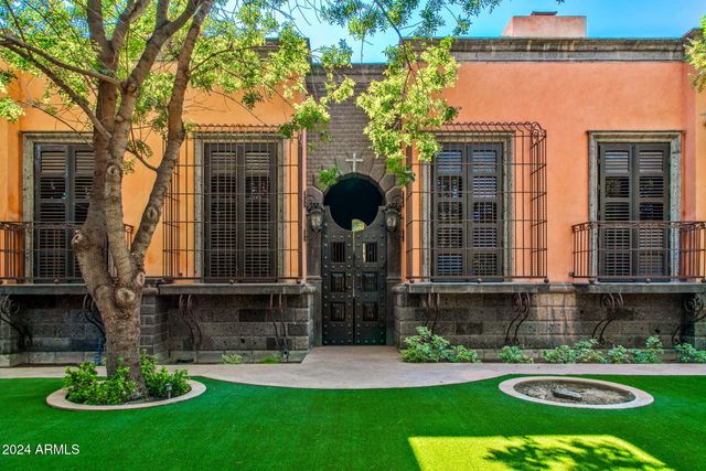 8100 N 68TH Street, Paradise Valley, AZ 85253