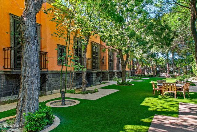 8100 N 68TH Street, Paradise Valley, AZ 85253