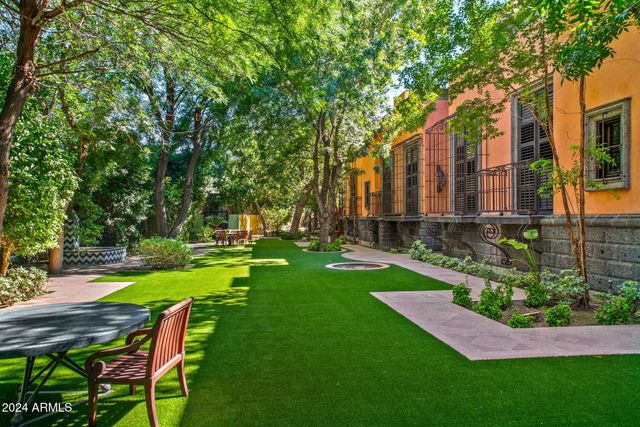 8100 N 68TH Street, Paradise Valley, AZ 85253