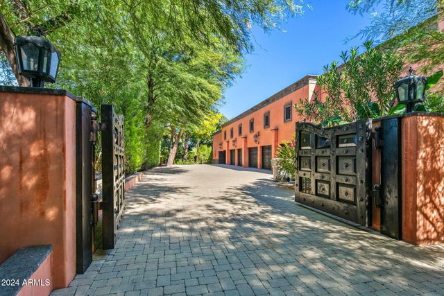 8100 N 68TH Street, Paradise Valley, AZ 85253