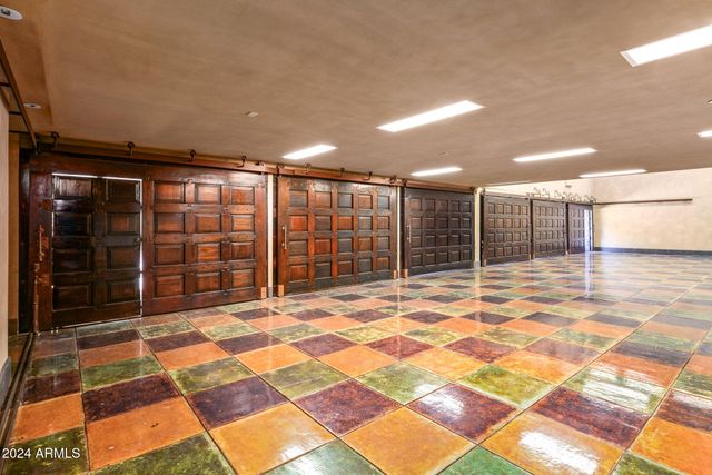 8100 N 68TH Street, Paradise Valley, AZ 85253