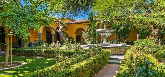 8100 N 68TH Street, Paradise Valley, AZ 85253