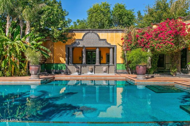 8100 N 68TH Street, Paradise Valley, AZ 85253