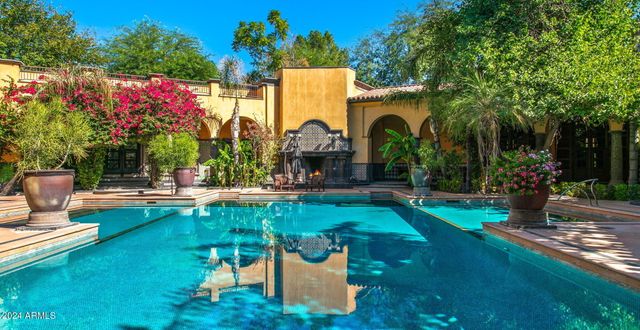 8100 N 68TH Street, Paradise Valley, AZ 85253