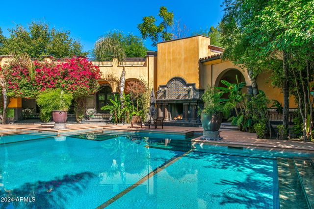 8100 N 68TH Street, Paradise Valley, AZ 85253