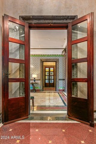 8100 N 68TH Street, Paradise Valley, AZ 85253