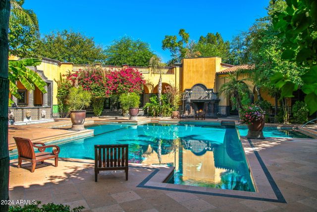 8100 N 68TH Street, Paradise Valley, AZ 85253