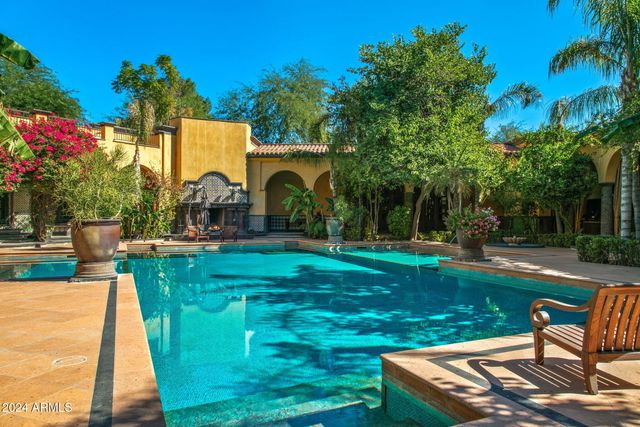 8100 N 68TH Street, Paradise Valley, AZ 85253