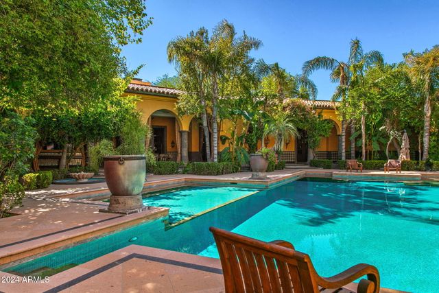 8100 N 68TH Street, Paradise Valley, AZ 85253