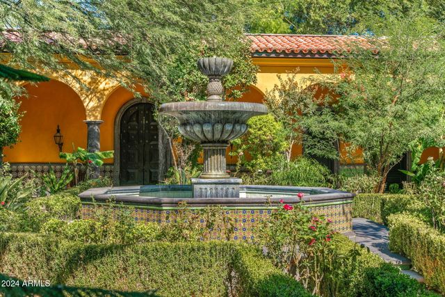 8100 N 68TH Street, Paradise Valley, AZ 85253