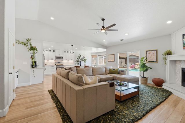 2336 S Cedar Street, Visalia, CA 93292