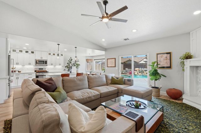 2336 S Cedar Street, Visalia, CA 93292