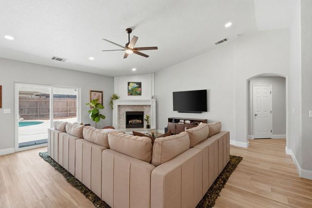 2336 S Cedar Street, Visalia, CA 93292