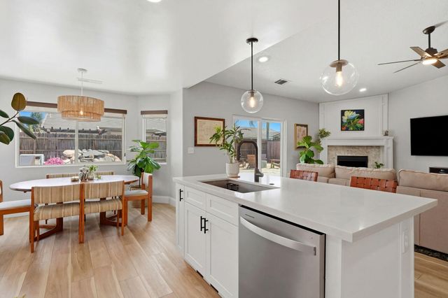 2336 S Cedar Street, Visalia, CA 93292