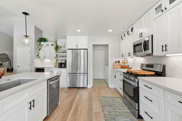 2336 S Cedar Street, Visalia, CA 93292