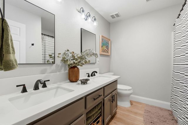 2336 S Cedar Street, Visalia, CA 93292