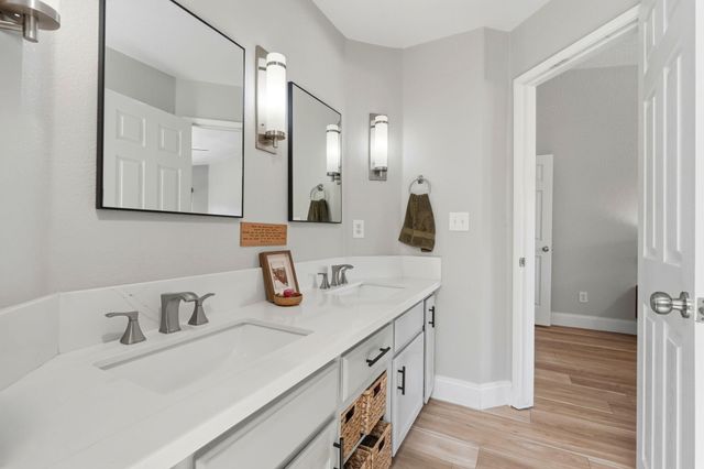 2336 S Cedar Street, Visalia, CA 93292