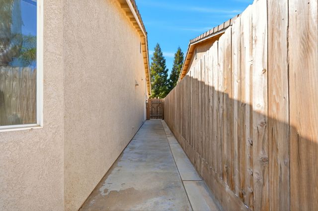 2336 S Cedar Street, Visalia, CA 93292