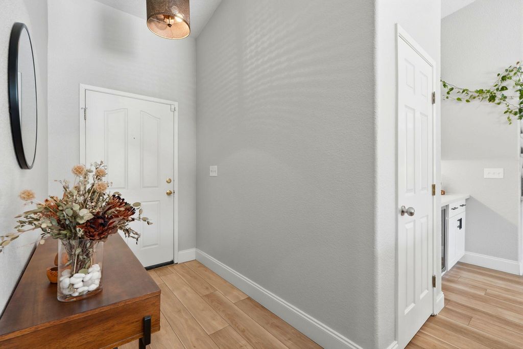 Image 10 of property listing at 2336 S Cedar Street, Visalia, CA 93292