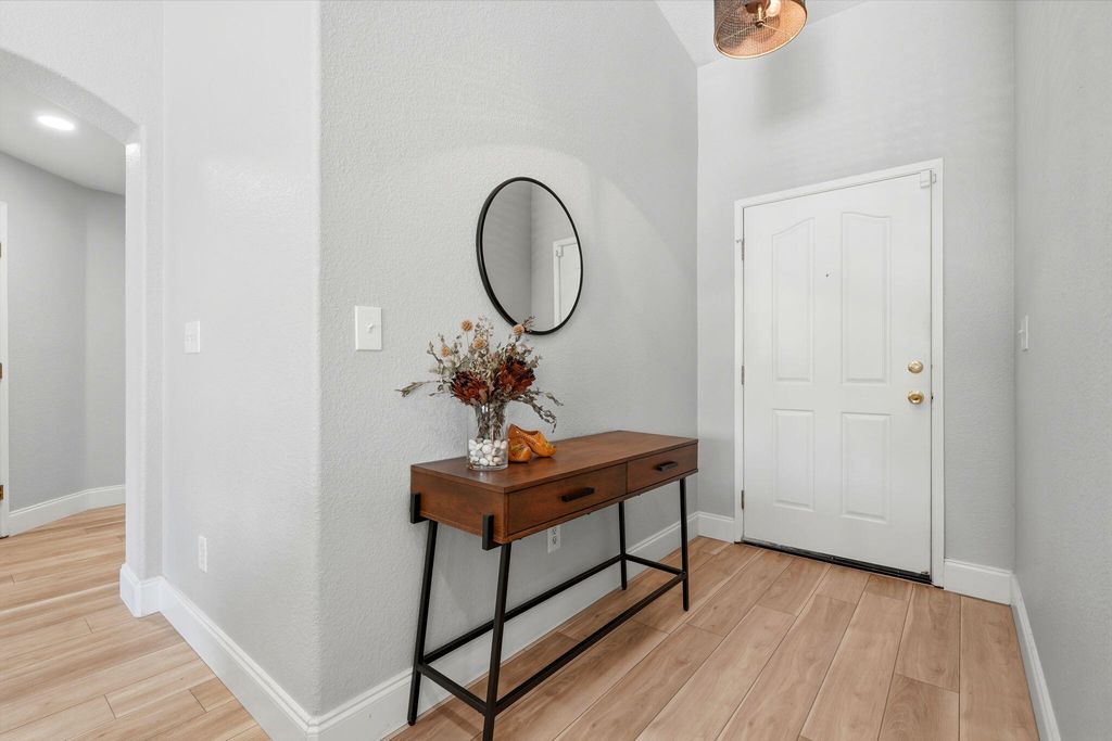 Image 11 of property listing at 2336 S Cedar Street, Visalia, CA 93292