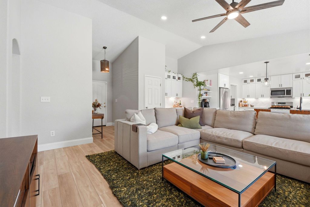 Image 17 of property listing at 2336 S Cedar Street, Visalia, CA 93292