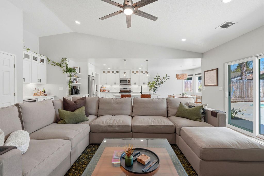 Image 19 of property listing at 2336 S Cedar Street, Visalia, CA 93292