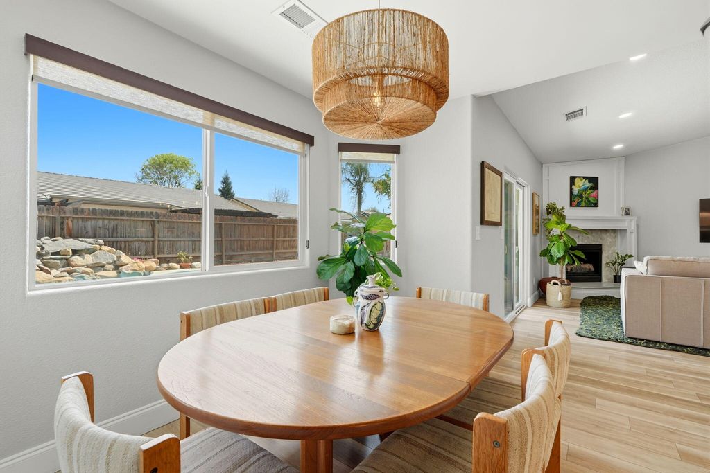 Image 21 of property listing at 2336 S Cedar Street, Visalia, CA 93292