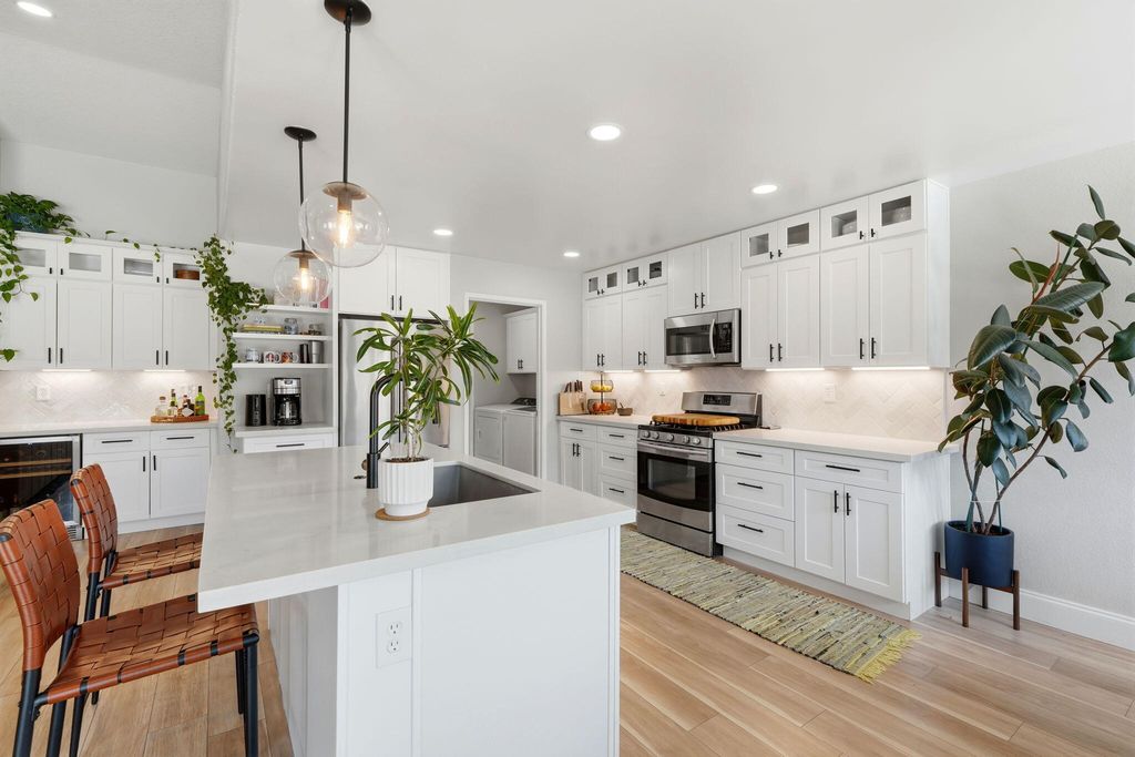 Image 25 of property listing at 2336 S Cedar Street, Visalia, CA 93292