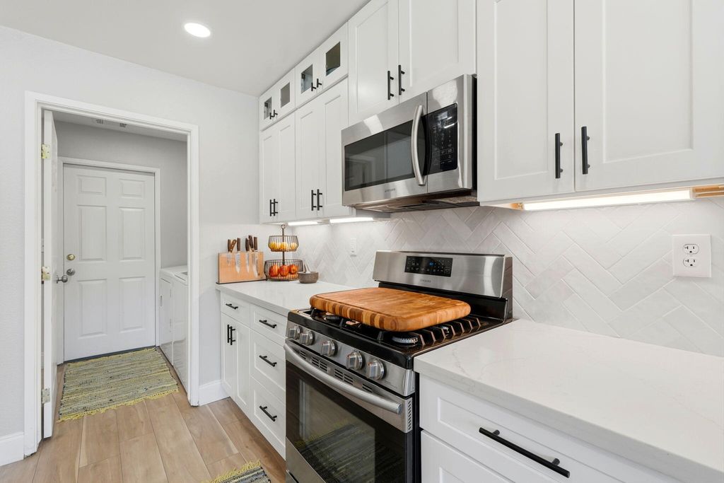 Image 32 of property listing at 2336 S Cedar Street, Visalia, CA 93292