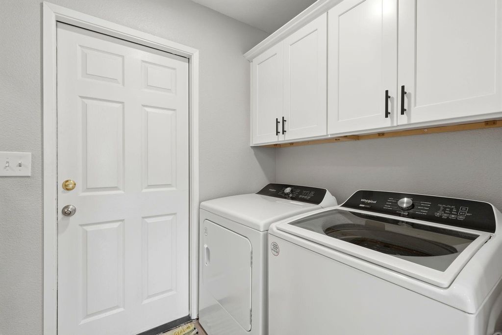 Image 33 of property listing at 2336 S Cedar Street, Visalia, CA 93292