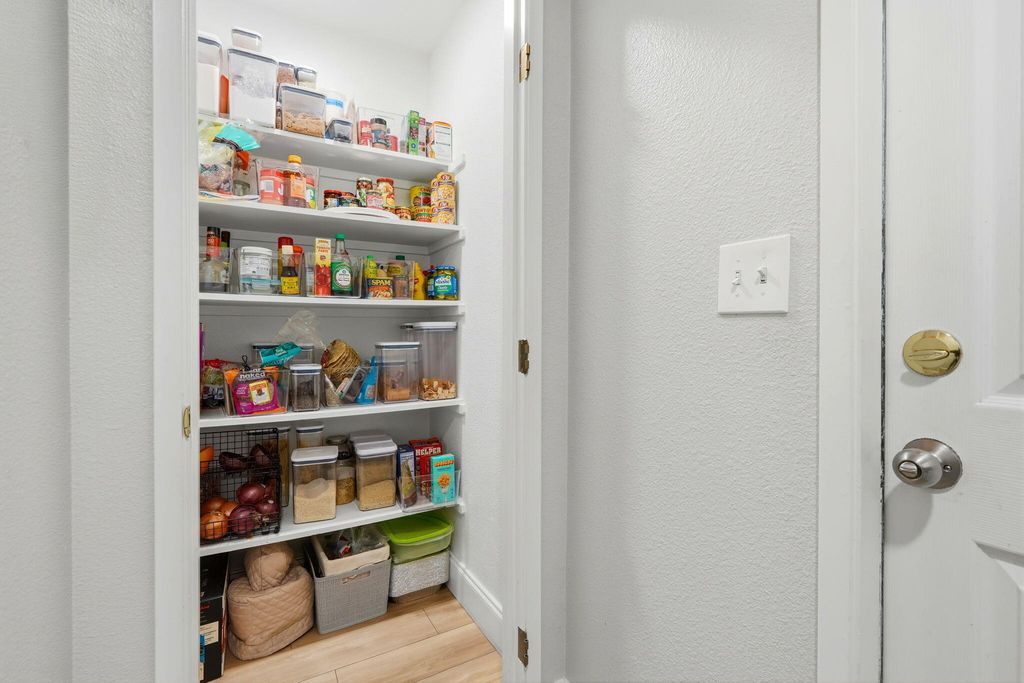 Image 34 of property listing at 2336 S Cedar Street, Visalia, CA 93292