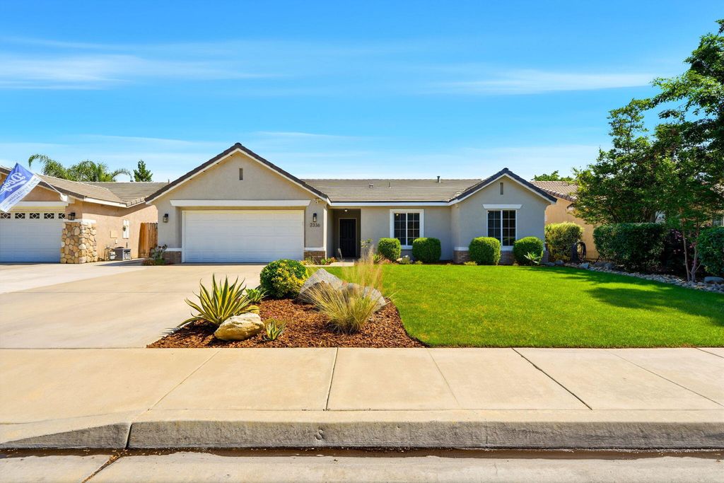 Image 4 of property listing at 2336 S Cedar Street, Visalia, CA 93292