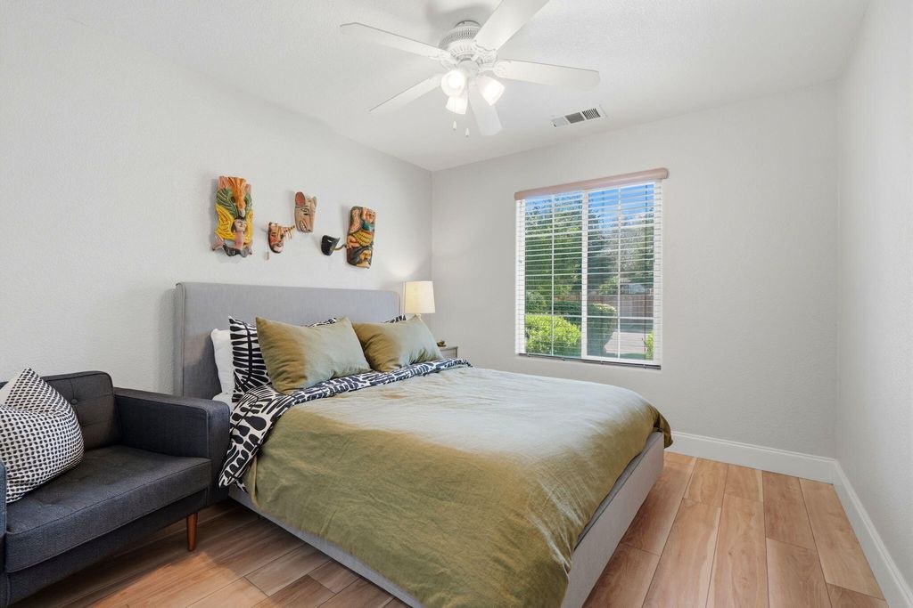 Image 46 of property listing at 2336 S Cedar Street, Visalia, CA 93292