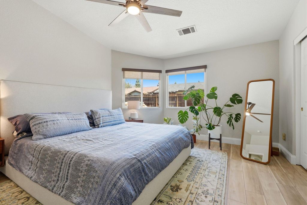 Image 49 of property listing at 2336 S Cedar Street, Visalia, CA 93292