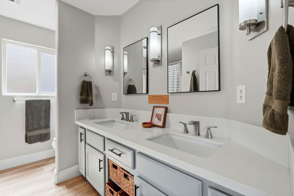 Image 52 of property listing at 2336 S Cedar Street, Visalia, CA 93292